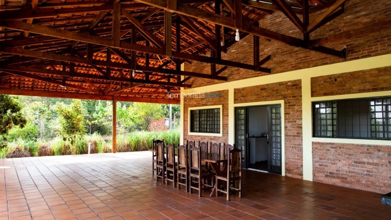 Granja para alquiler de vacaciones em Igaraçu do Tietê (Vicinal Lauro Perazolli)