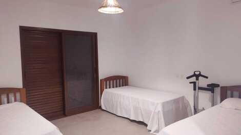 House with 4 suites plus a living room / bedroom - Riviera de São Lourenço