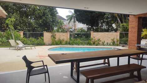 House with 4 suites plus a living room / bedroom - Riviera de São Lourenço
