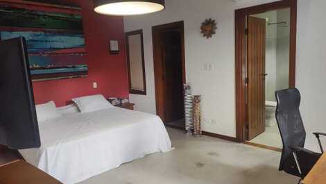 House with 4 suites plus a living room / bedroom - Riviera de São Lourenço