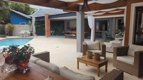 House with 4 suites plus a living room / bedroom - Riviera de São Lourenço