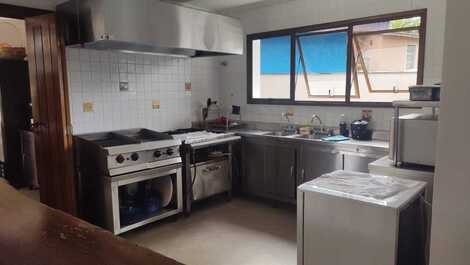 House with 4 suites plus a living room / bedroom - Riviera de São Lourenço