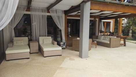 House with 4 suites plus a living room / bedroom - Riviera de São Lourenço