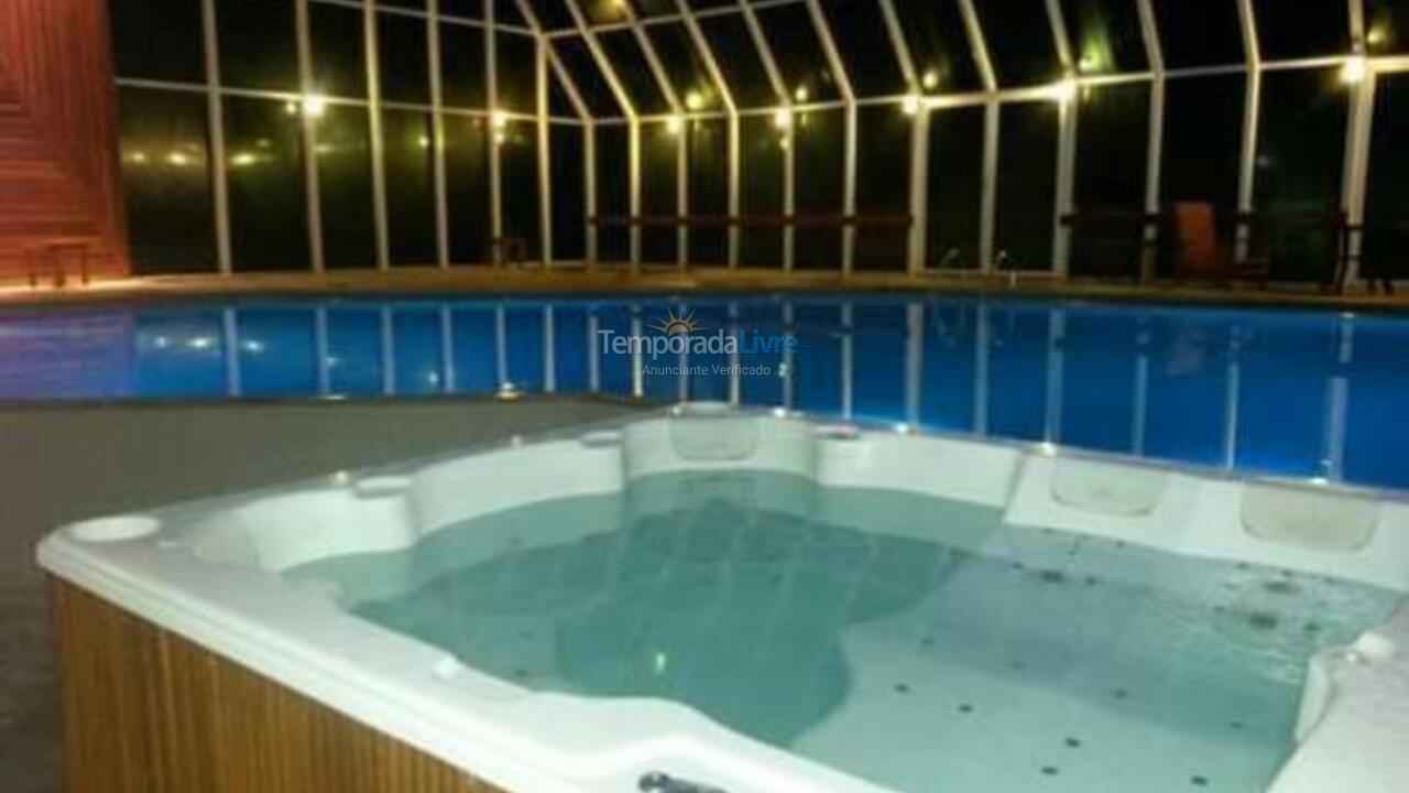 Apartamento para aluguel de temporada em Campos do Jordão (Alto do Capivari)