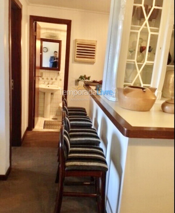 Apartamento para aluguel de temporada em Campos do Jordão (Alto do Capivari)