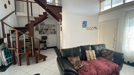 Estupenda casa con piscina y amplio jardín