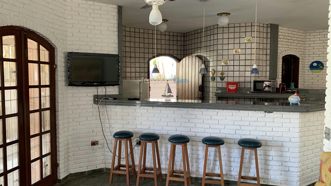 Casa para aluguel de temporada em Ubatuba (Praia das Toninhas)