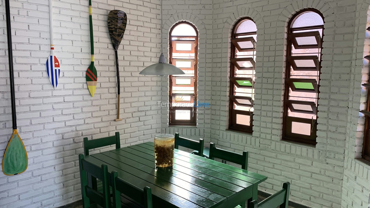 Casa para aluguel de temporada em Ubatuba (Praia das Toninhas)