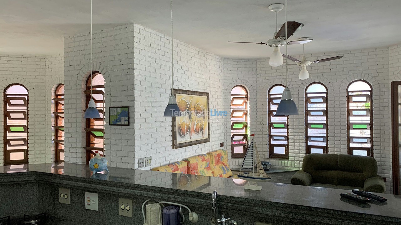 Casa para aluguel de temporada em Ubatuba (Praia das Toninhas)