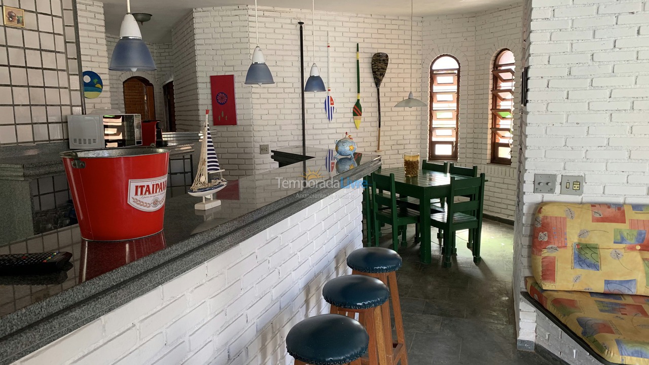 Casa para aluguel de temporada em Ubatuba (Praia das Toninhas)