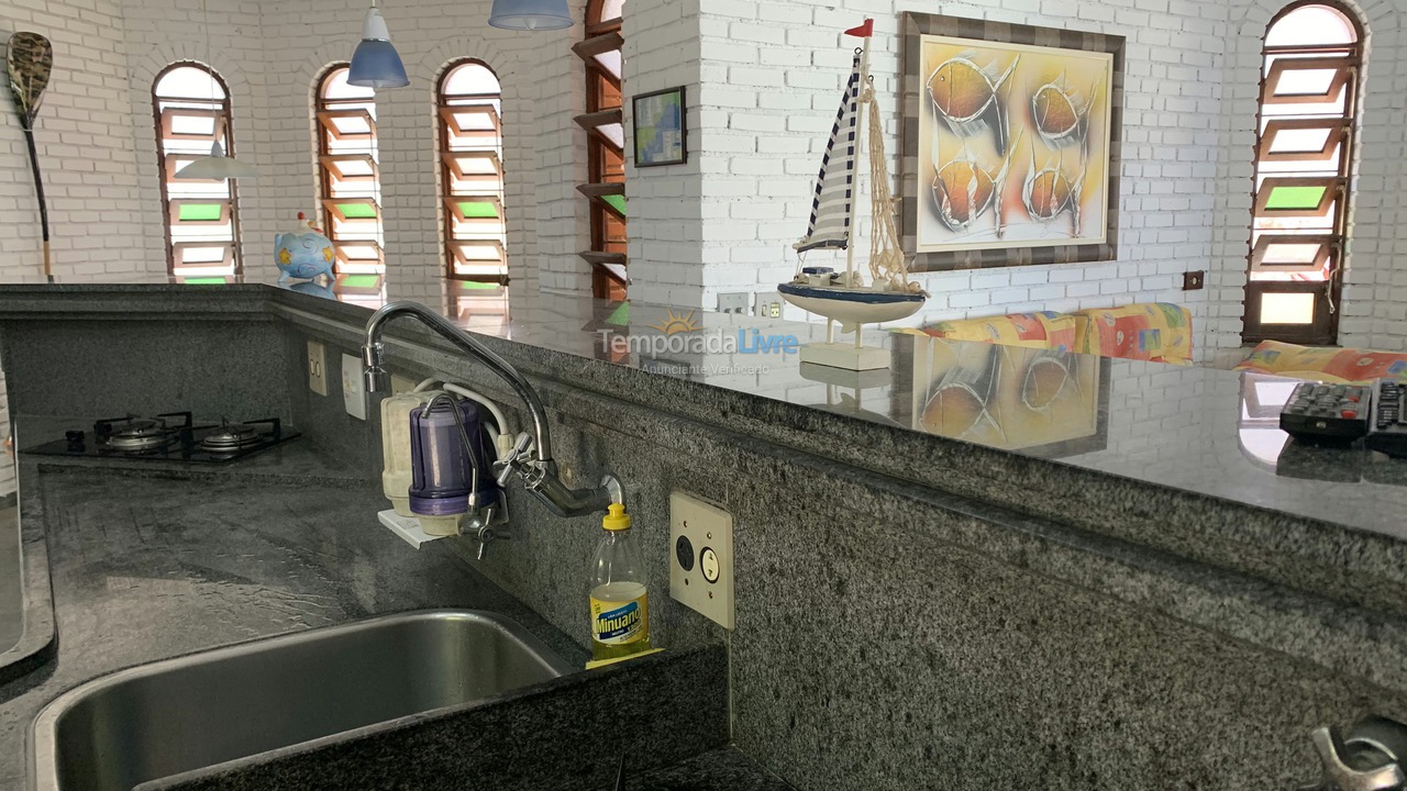 Casa para aluguel de temporada em Ubatuba (Praia das Toninhas)