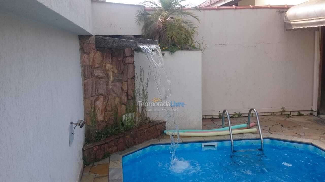 Casa para aluguel de temporada em Peruíbe (Jardim Imperador)