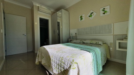 Apartment with 2 bedrooms in the center of Bombinhas