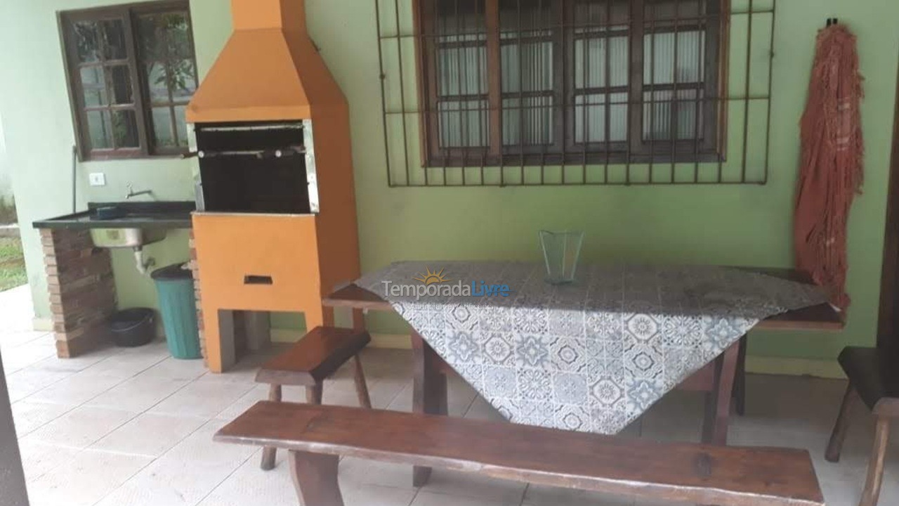 Casa para aluguel de temporada em Ubatuba (Praia das Toninhas)