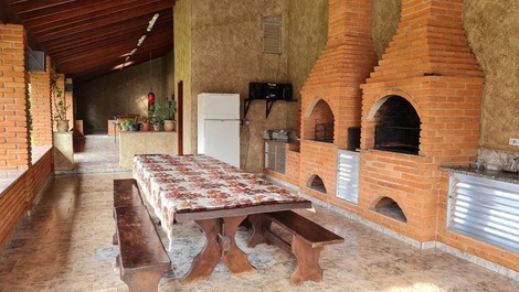 Churrasqueira tradicional e de espetos