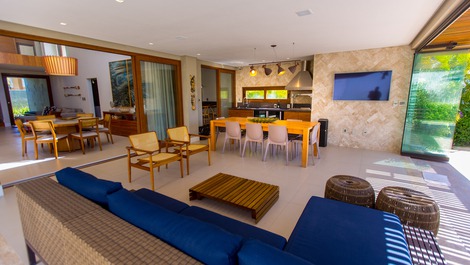 Mansion in a gated community, close to the sea, in Guarajuba-Ba