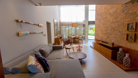 Mansion in a gated community, close to the sea, in Guarajuba-Ba
