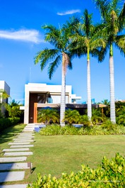 Mansion in a gated community, close to the sea, in Guarajuba-Ba
