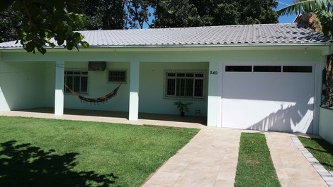 CASA 3/4, CLIMATIZADA C/SPLIT. CONFORTÁVEL E ACONCHEGANTE. 9 hóspedes