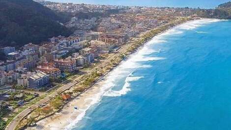 Vista aérea praia grande. 600 metros do condomínio.