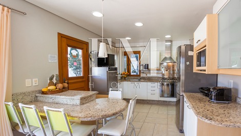 Ótima casa em Jurerê para 18 pessoas