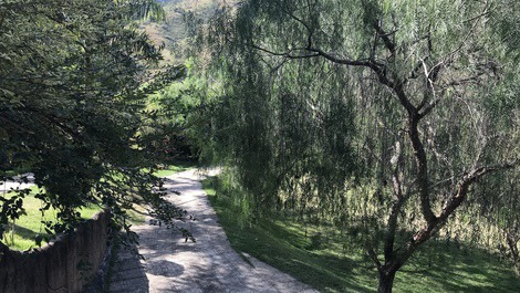 Acesso à garagem e área de camping