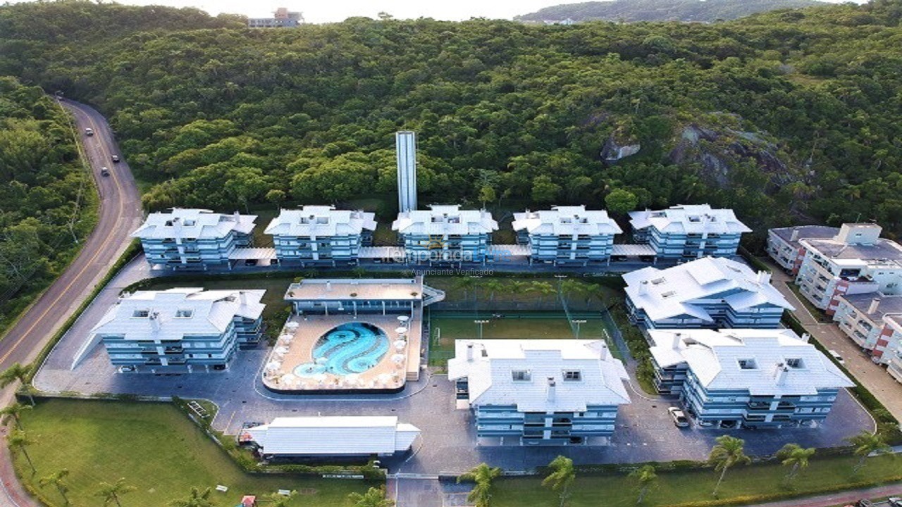 Apartamento para aluguel de temporada em Florianópolis (Praia Brava)