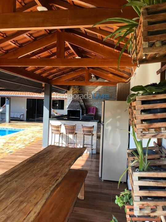 Granja para alquiler de vacaciones em Lindóia (Rua Mário Quintana N 76)