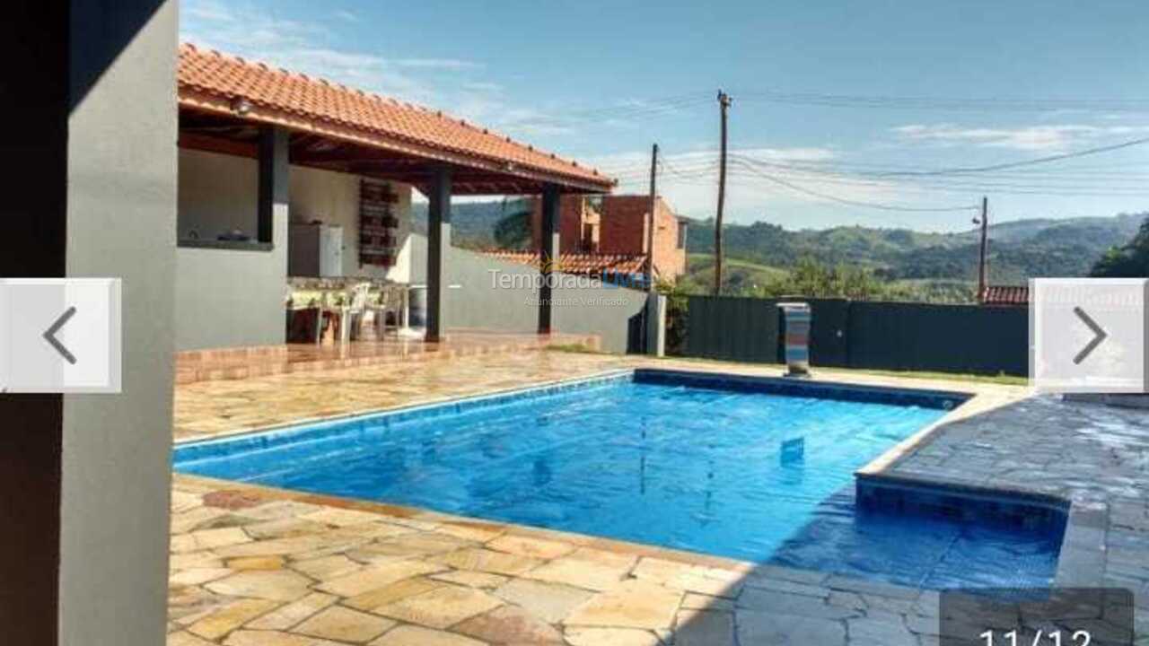 Granja para alquiler de vacaciones em Lindóia (Rua Mário Quintana N 76)
