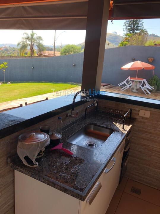 Granja para alquiler de vacaciones em Lindóia (Rua Mário Quintana N 76)