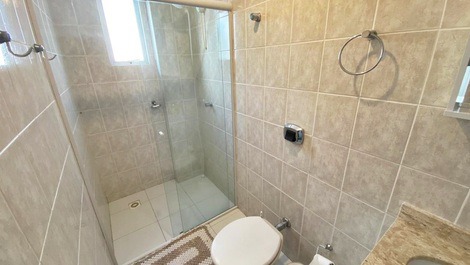 Ed. Betaras: 2 quartos / ar condicionado / wifi