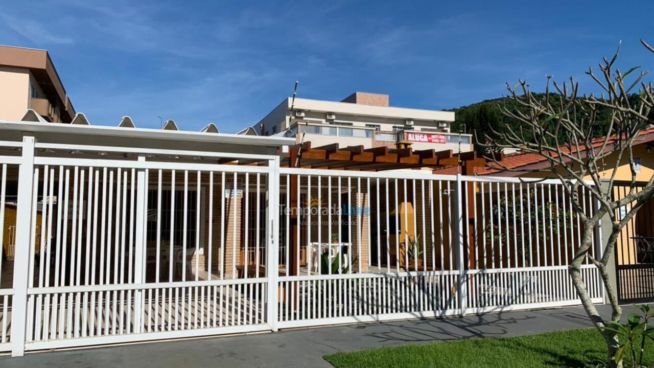 Casa para aluguel de temporada em Ubatuba (Praia Grande)