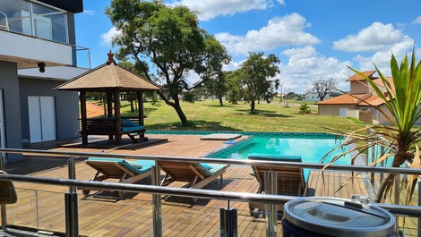 Incrível Mansão com Estrutura para Festas e Banquetes