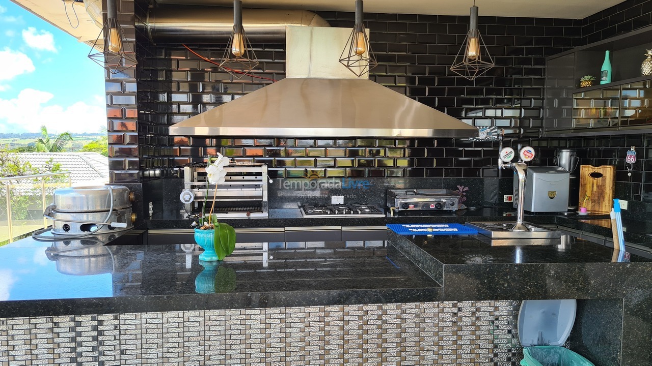 Casa para aluguel de temporada em Paranapanema (Riviera de Santa Cristina Xiii)