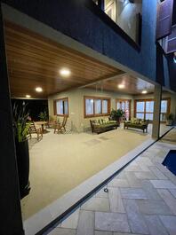 House facing the sea with 5 complete suites