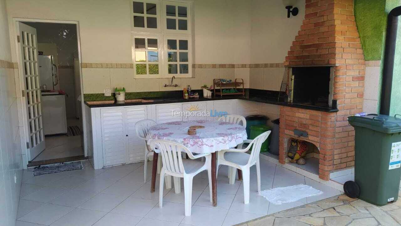 Casa para alquiler de vacaciones em Ubatuba (Condomínio Pedra Verde Domingas Dias)