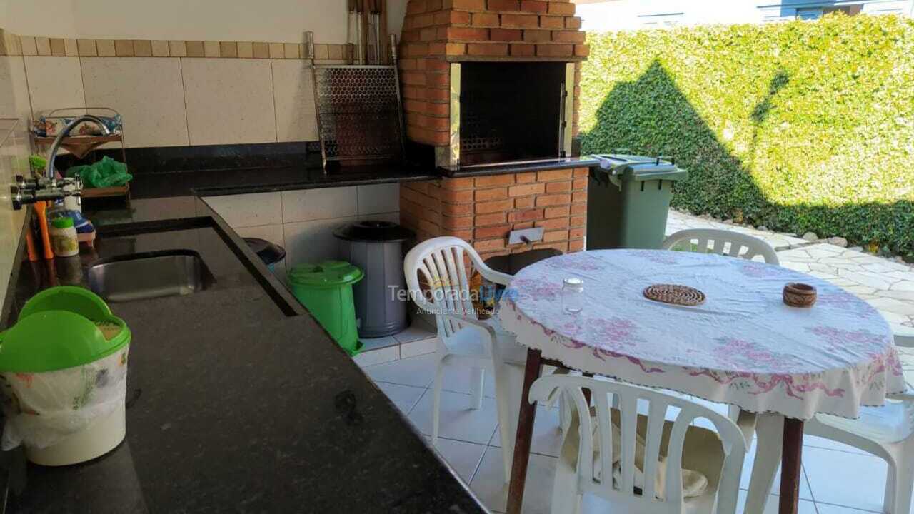 Casa para alquiler de vacaciones em Ubatuba (Condomínio Pedra Verde Domingas Dias)