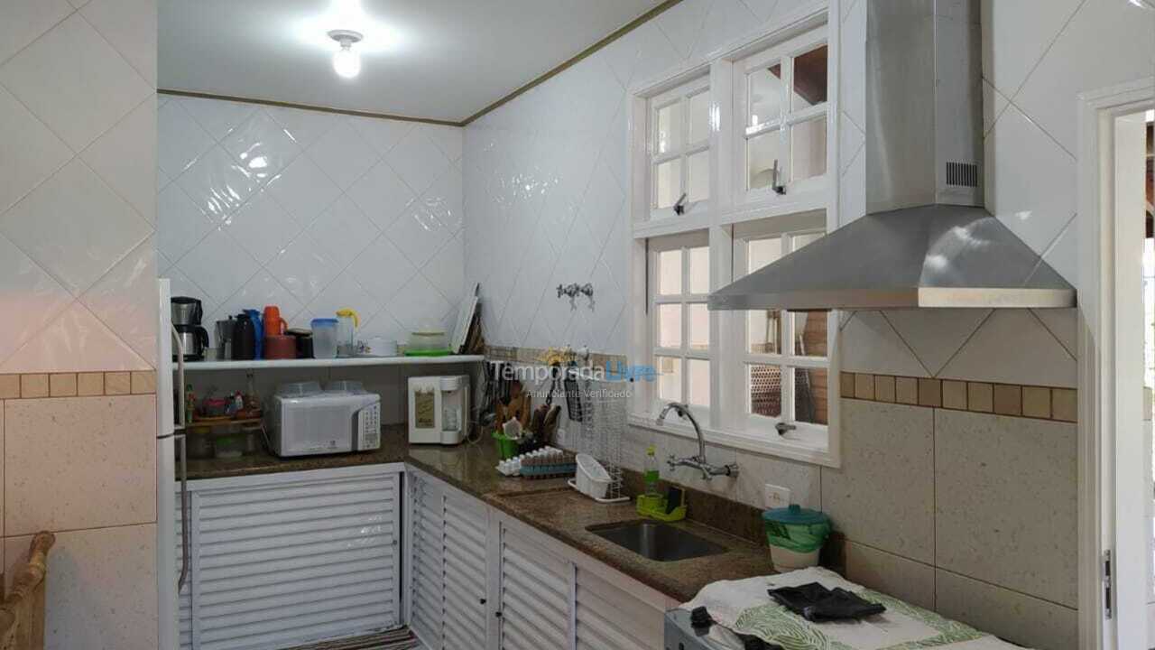 Casa para alquiler de vacaciones em Ubatuba (Condomínio Pedra Verde Domingas Dias)
