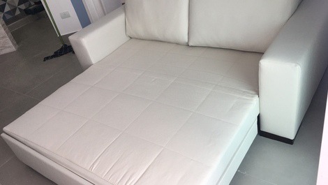 Sofá-cama aberto da sala