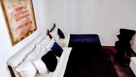 Quarto suíte com aquecedor ,secador de cabelo, tv 43", ventilador de teto ,cama casal king , vista p