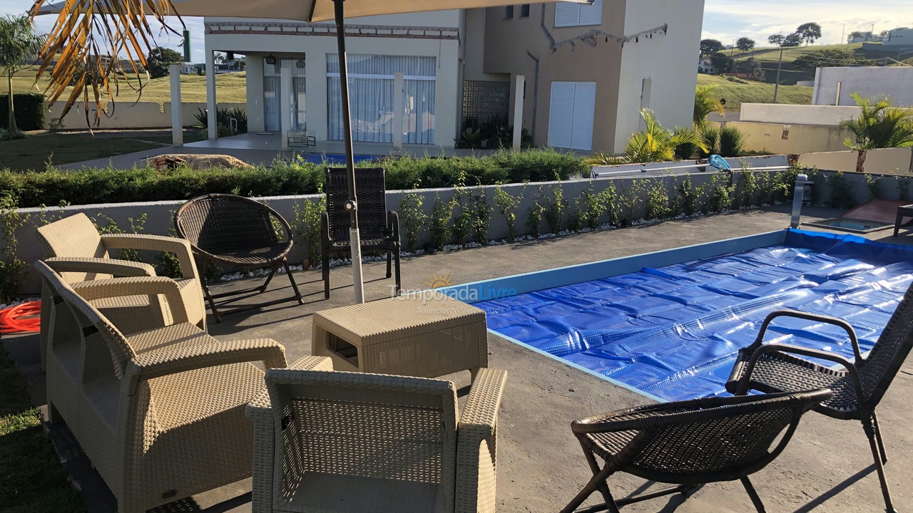 Casa para alquiler de vacaciones em Pardinho (Ninho Verde Eco Residence)