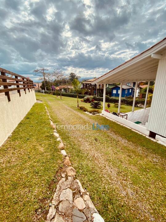 Casa para aluguel de temporada em Imbituba (Praia do Rosa)