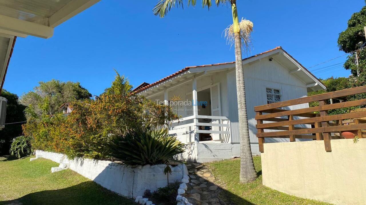 Casa para alquiler de vacaciones em Imbituba (Praia do Rosa)
