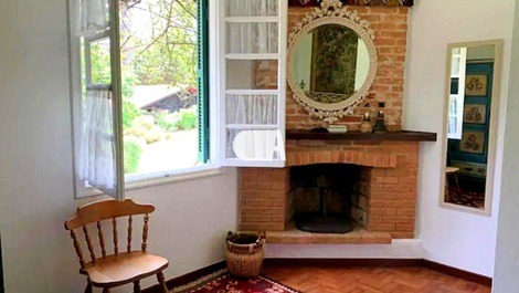 Cozy Chalet in Enchanted Valley Bay window