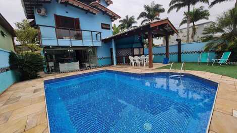 Piscina e churrasqueira