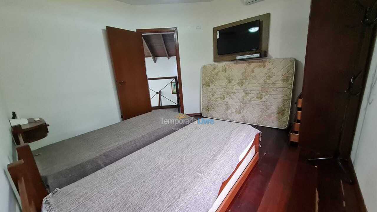 Casa para aluguel de temporada em Guarujá (Praia do Pernambuco)