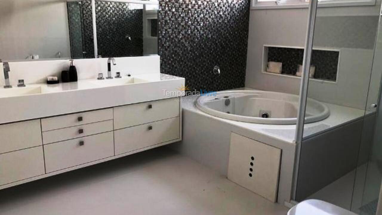 Casa para aluguel de temporada em Camaçari (Praia de Guarajuba)