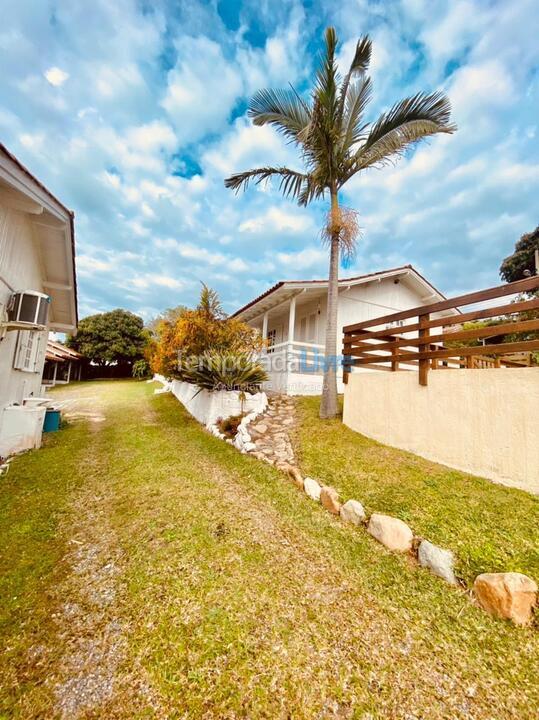 Casa para alquiler de vacaciones em Imbituba (Praia do Rosa)