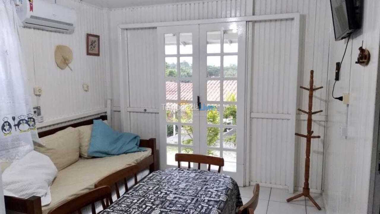 Casa para alquiler de vacaciones em Imbituba (Praia do Rosa)