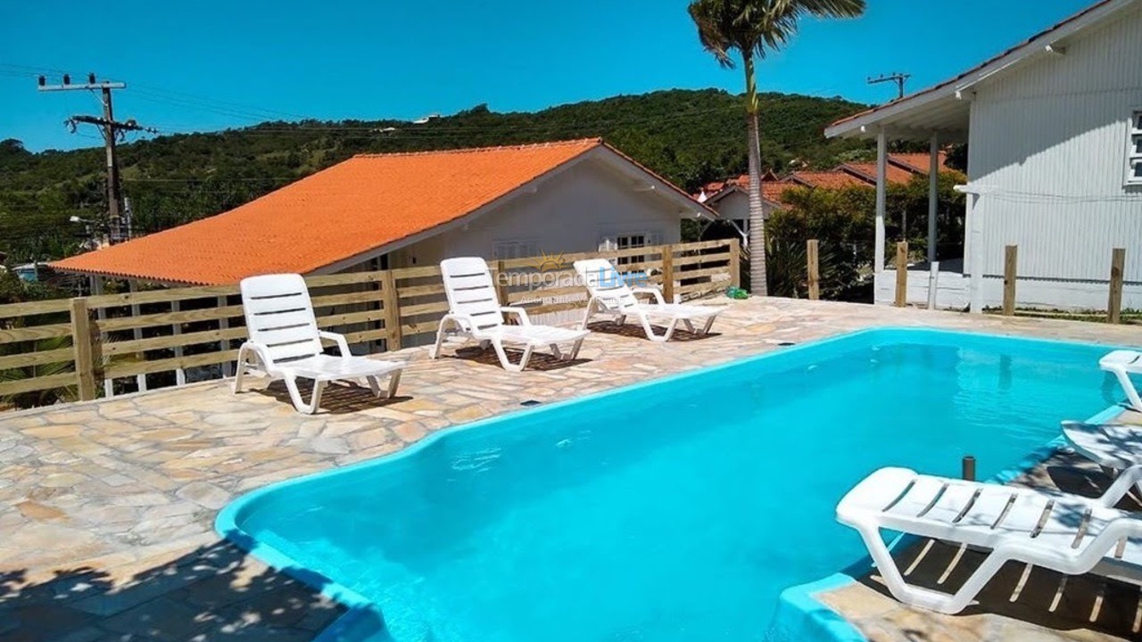 Casa para aluguel de temporada em Imbituba (Praia do Rosa)